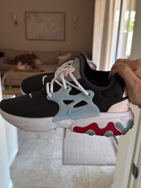 Nike Times Square NYC location React Presto 'Off Noir Light Blue'